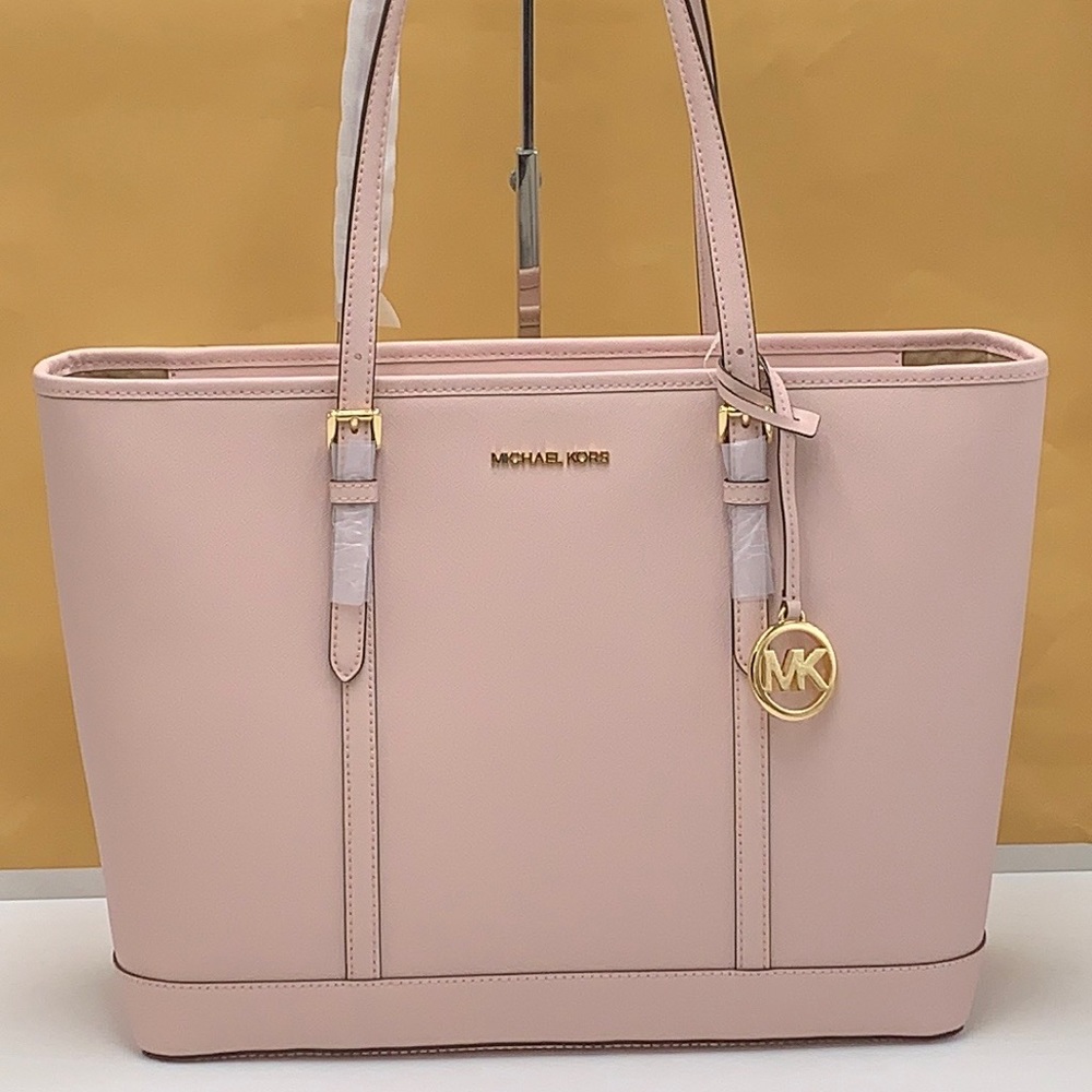 MICHAEL KORS
Jet Set Travel Large Top Zip Shoulder Tote Saffiano Leather
NWT - Picture 3 of 16